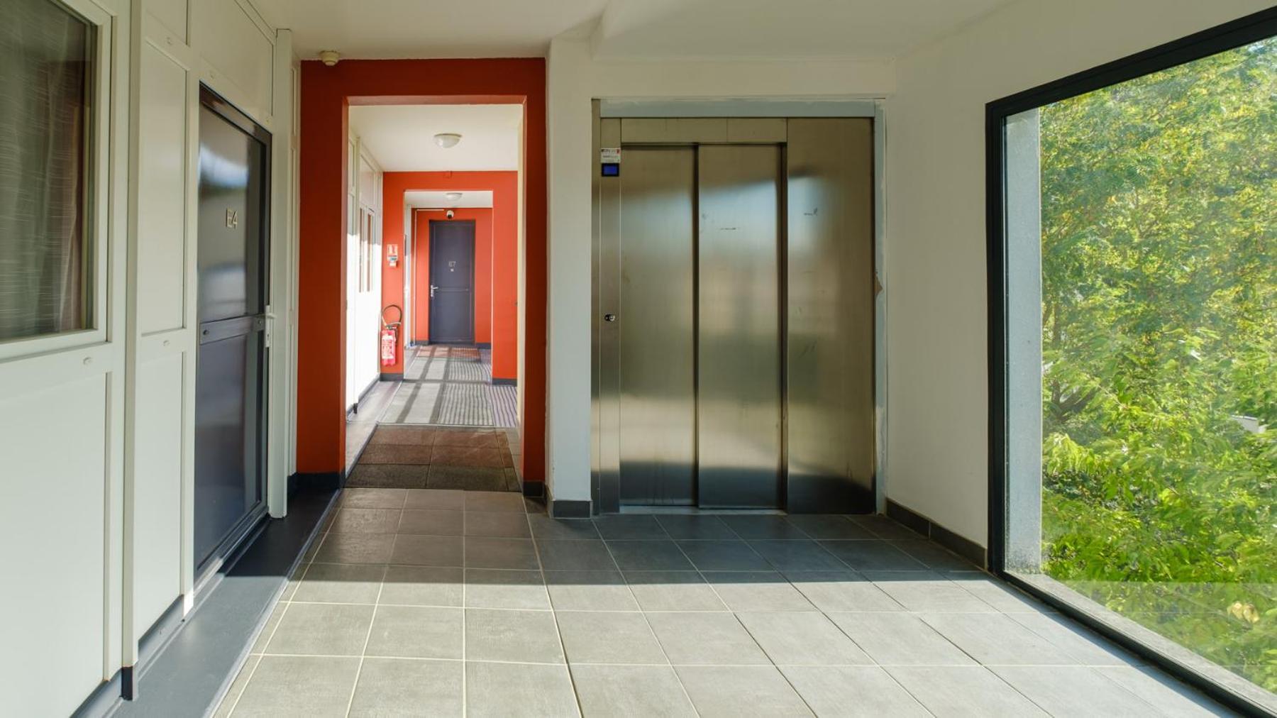 Hotel Tambourin Vitry-le-François Esterno foto