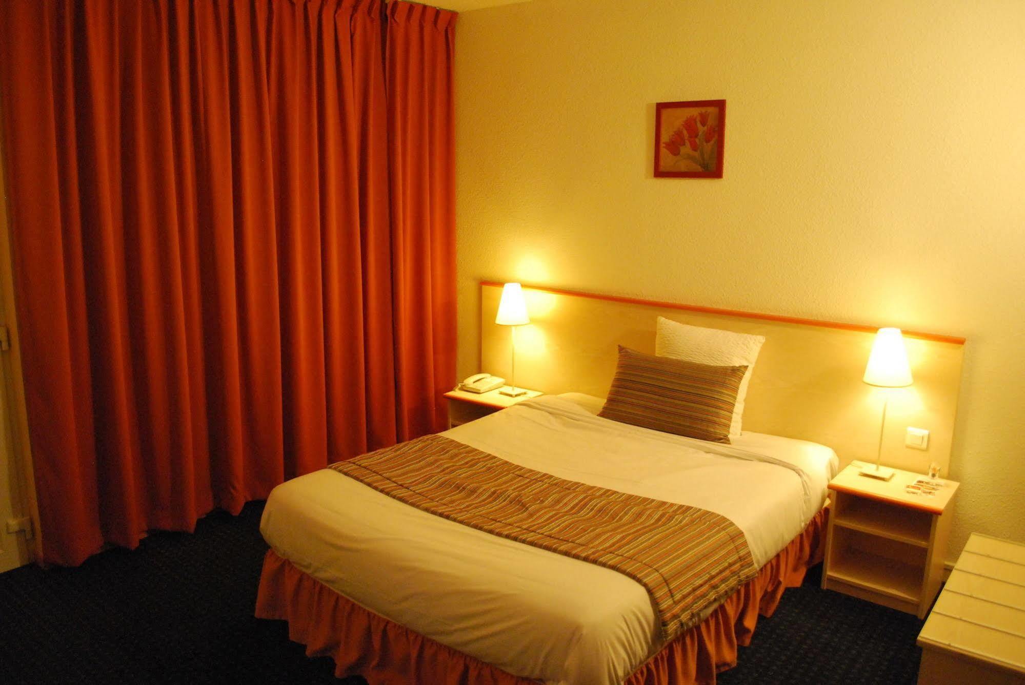 Hotel Tambourin Vitry-le-François Esterno foto