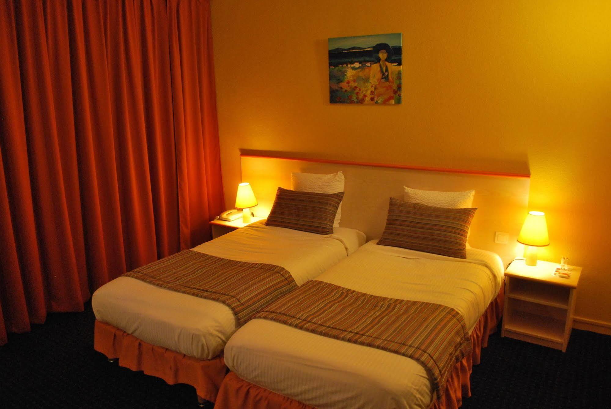 Hotel Tambourin Vitry-le-François Esterno foto